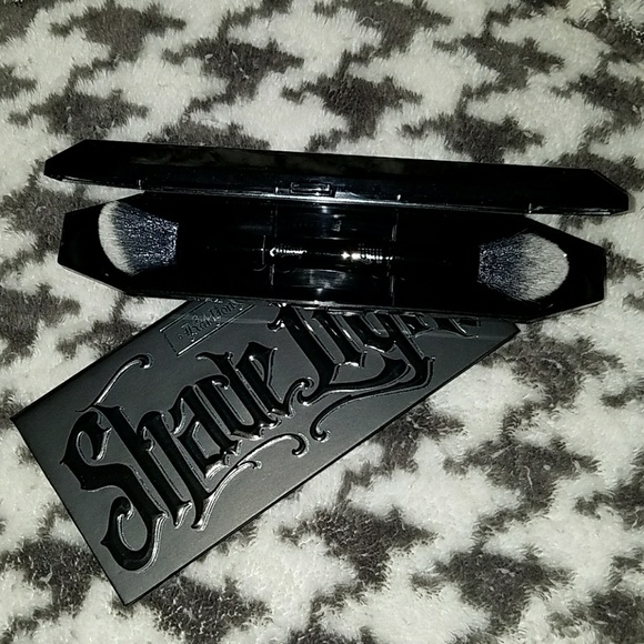 Kat Von D Other - New w/o box Shade+Light contour palette and brush